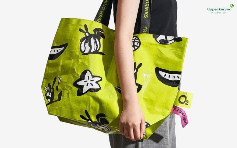 Shopping bags that fold into a pouch with zipper