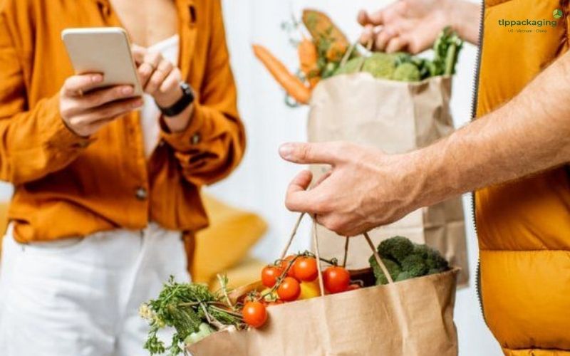 Storing reusable shopping bags in car