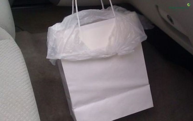 Storing reusable shopping bags in car